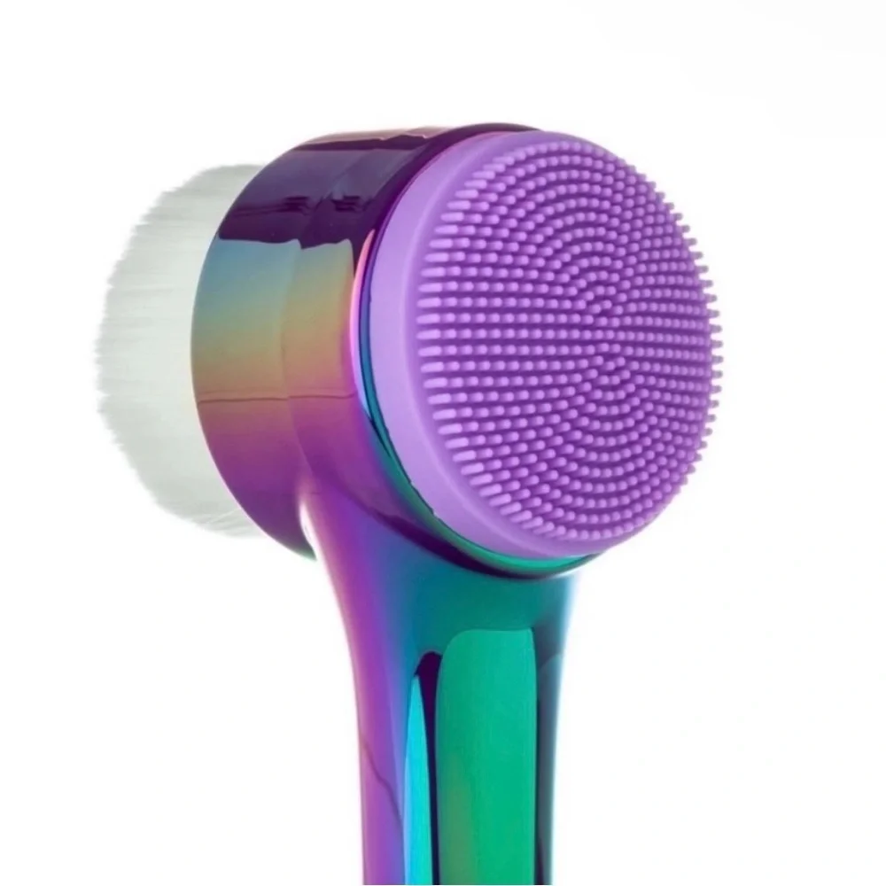 Almost Famous - Clean Freak 2-in-1 Exfoliator Brush in Purple Chromatic - NIB